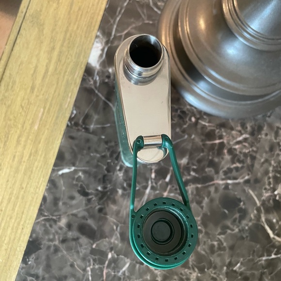 🎄Stanley Green Flask Great Stocking Stuffer - Picture 7 of 9